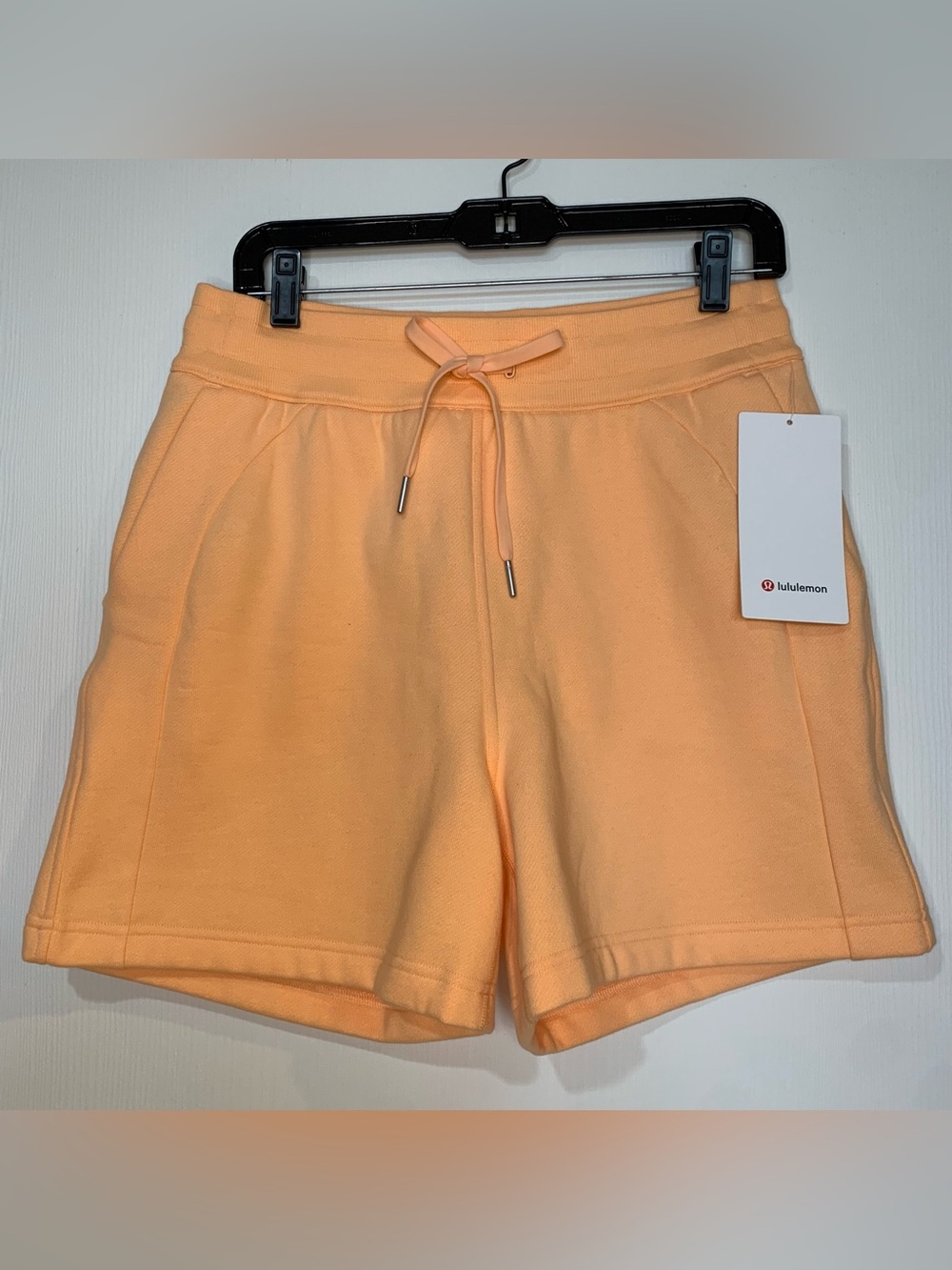 Lululemon NWT Women's 8 Scuba High Rise 5” Peach Drawstring Shorts w Pockets